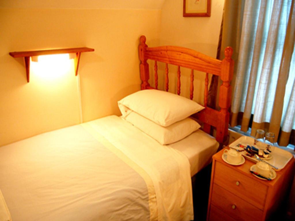 Broadway Lodge Bed And Breakfast Surbiton Habitación foto